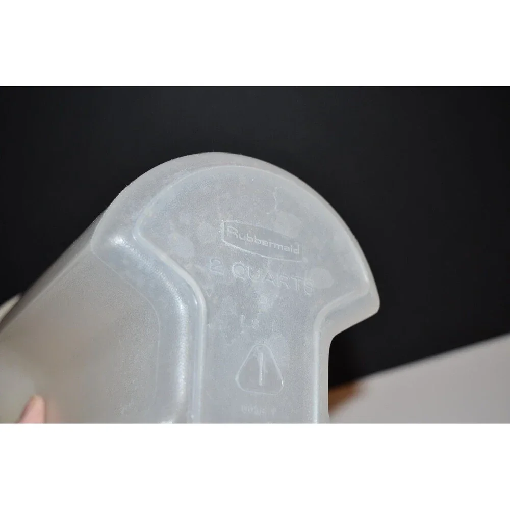 Rubbermaid 0038 Servin Saver 2 Qt Measuring Pitcher Almond Flip Top Lid #1 Vtg